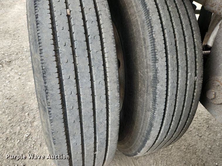 image for item MK9368 1999 Wilson DWH-400  grain trailer