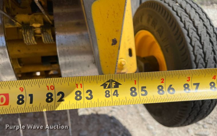 image for item MR9332 2016 New Holland 560RB  round baler