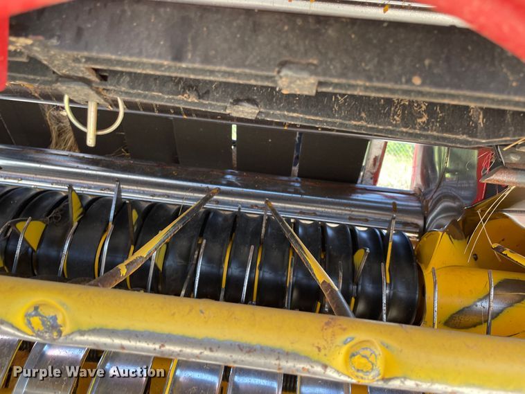 image for item MR9332 2016 New Holland 560RB  round baler