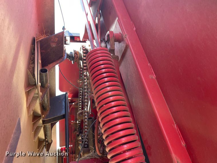 image for item MR9332 2016 New Holland 560RB  round baler