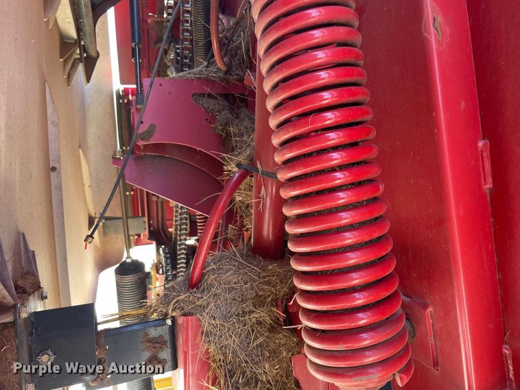 image for item MR9332 2016 New Holland 560RB  round baler