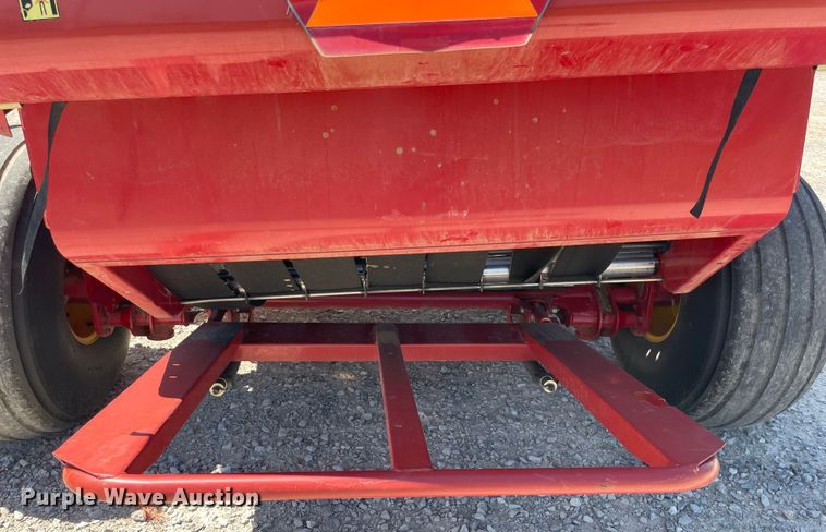 image for item MR9332 2016 New Holland 560RB  round baler