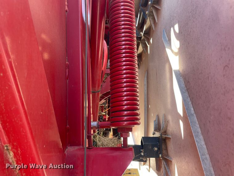 image for item MR9332 2016 New Holland 560RB  round baler