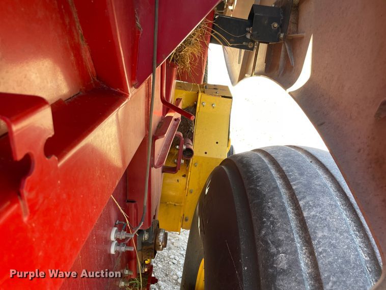 image for item MR9332 2016 New Holland 560RB  round baler