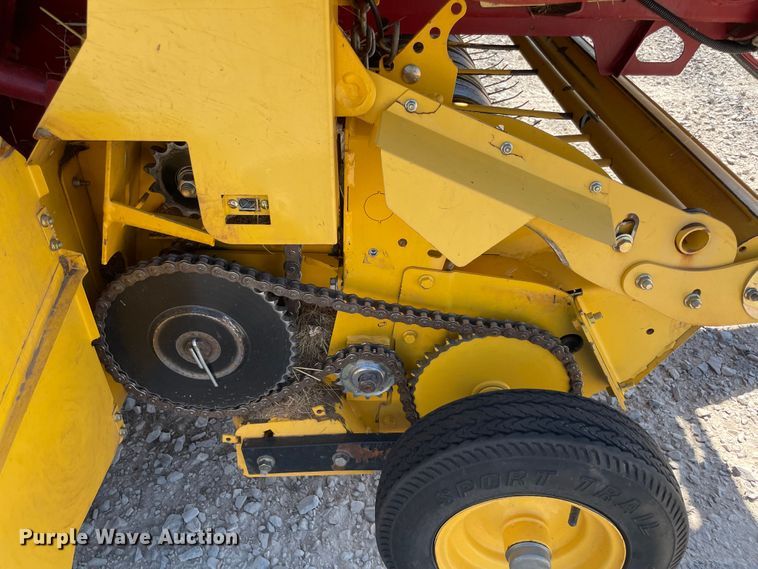 image for item MR9332 2016 New Holland 560RB  round baler