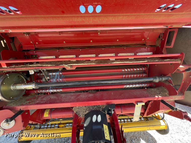 image for item MR9332 2016 New Holland 560RB  round baler