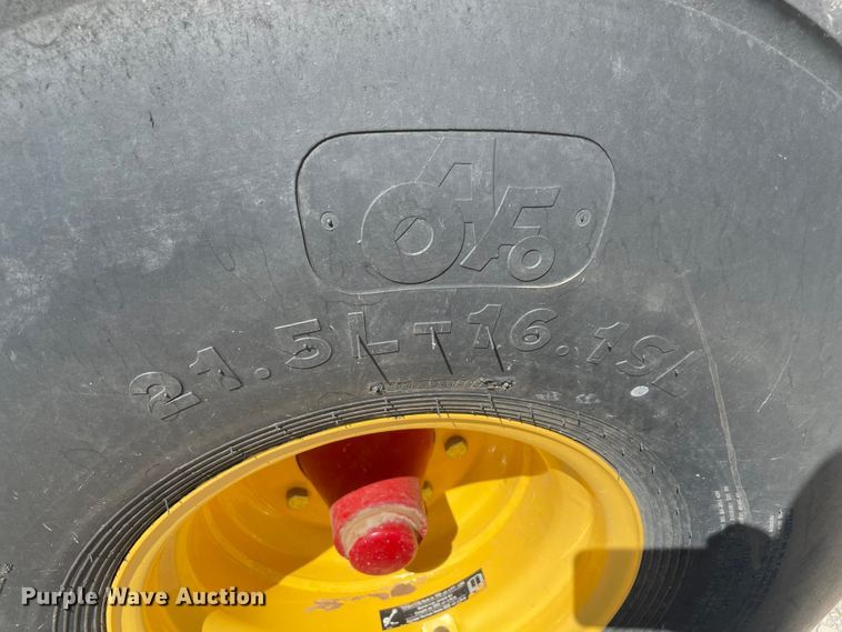 image for item MR9332 2016 New Holland 560RB  round baler