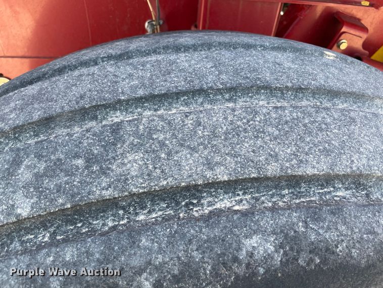 image for item MR9332 2016 New Holland 560RB  round baler