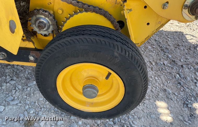 image for item MR9332 2016 New Holland 560RB  round baler