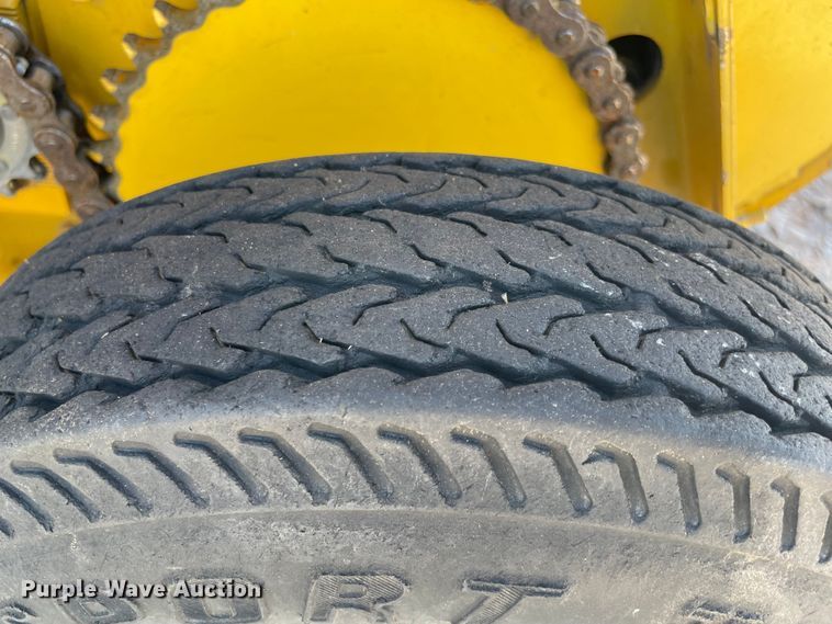 image for item MR9332 2016 New Holland 560RB  round baler