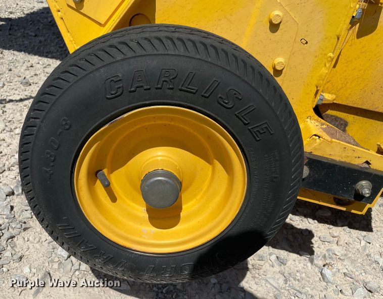 image for item MR9332 2016 New Holland 560RB  round baler