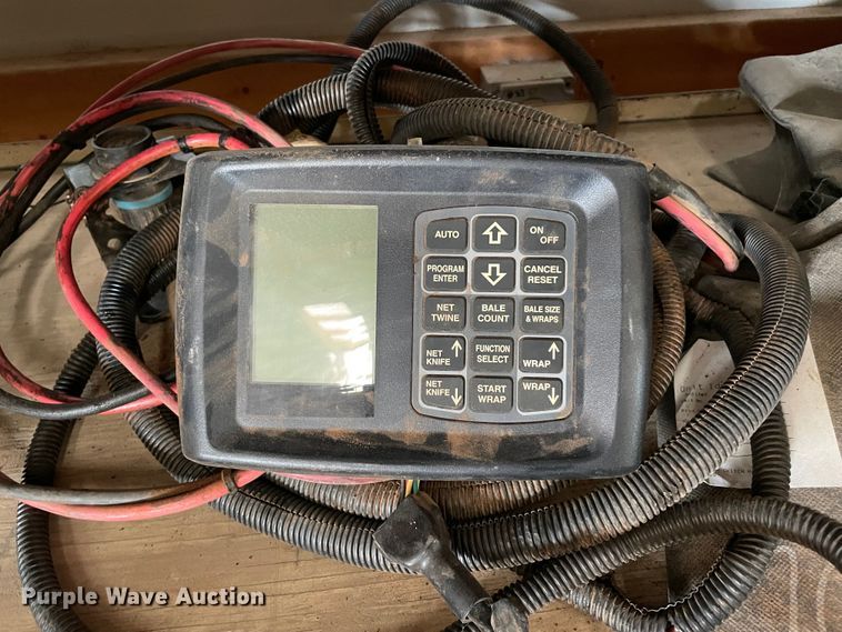 image for item MR9332 2016 New Holland 560RB  round baler