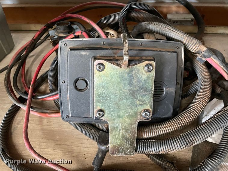 image for item MR9332 2016 New Holland 560RB  round baler