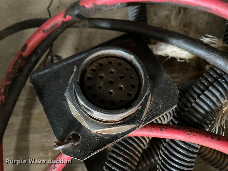 image for item MR9332 2016 New Holland 560RB  round baler