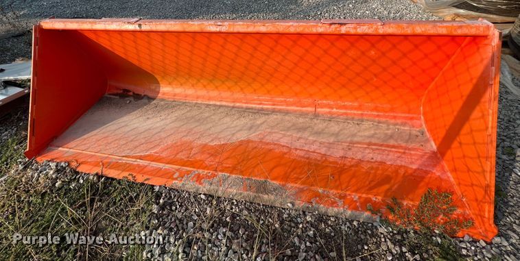 image for item MR9880 Kubota M1816E  bucket