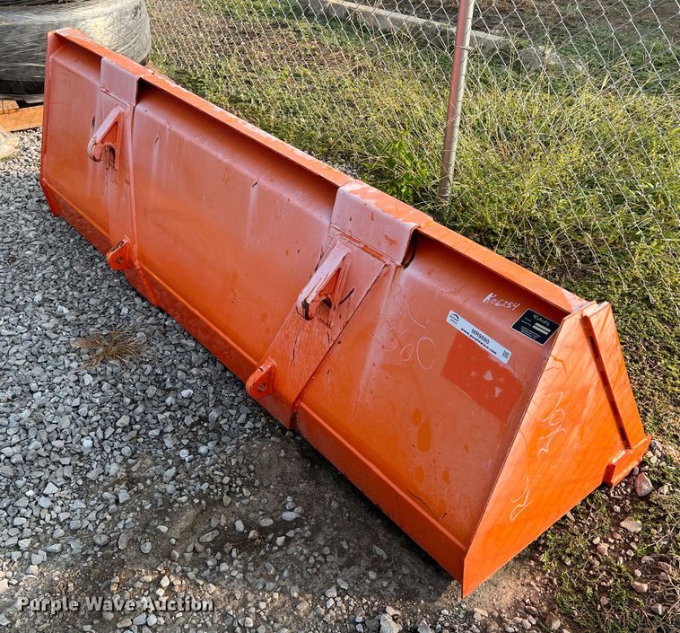 image for item MR9880 Kubota M1816E  bucket