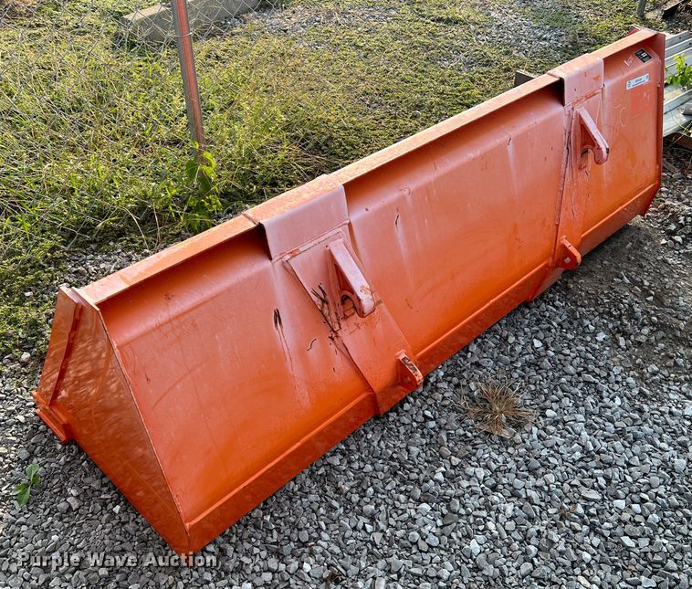 image for item MR9880 Kubota M1816E  bucket