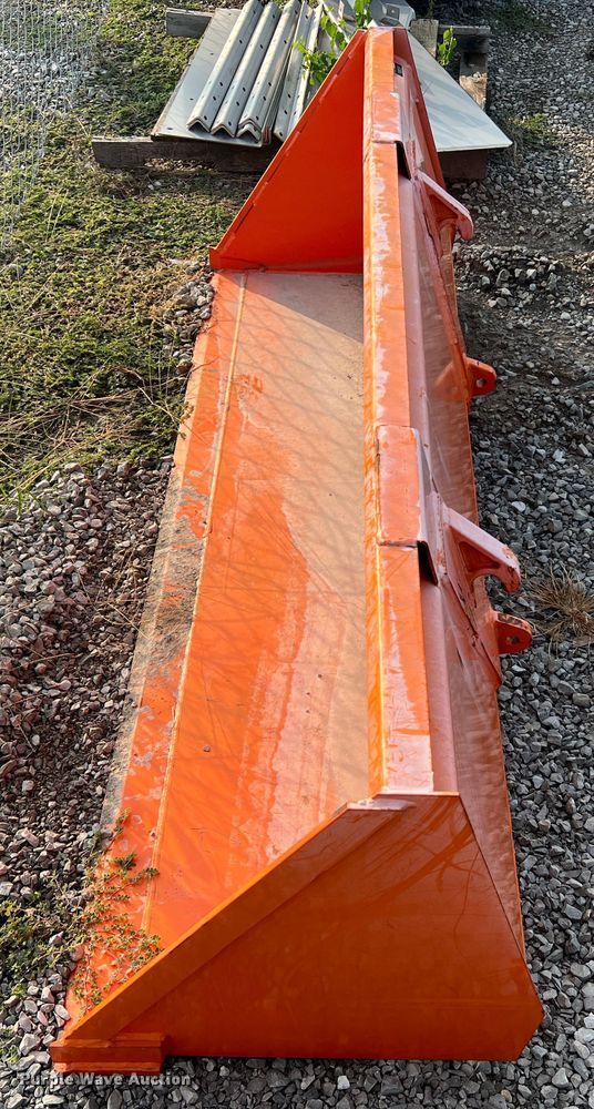 image for item MR9880 Kubota M1816E  bucket