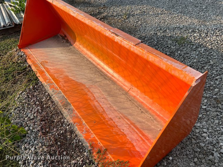 image for item MR9880 Kubota M1816E  bucket