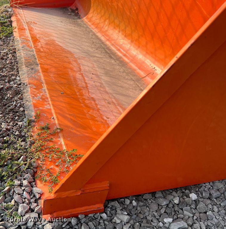 image for item MR9880 Kubota M1816E  bucket