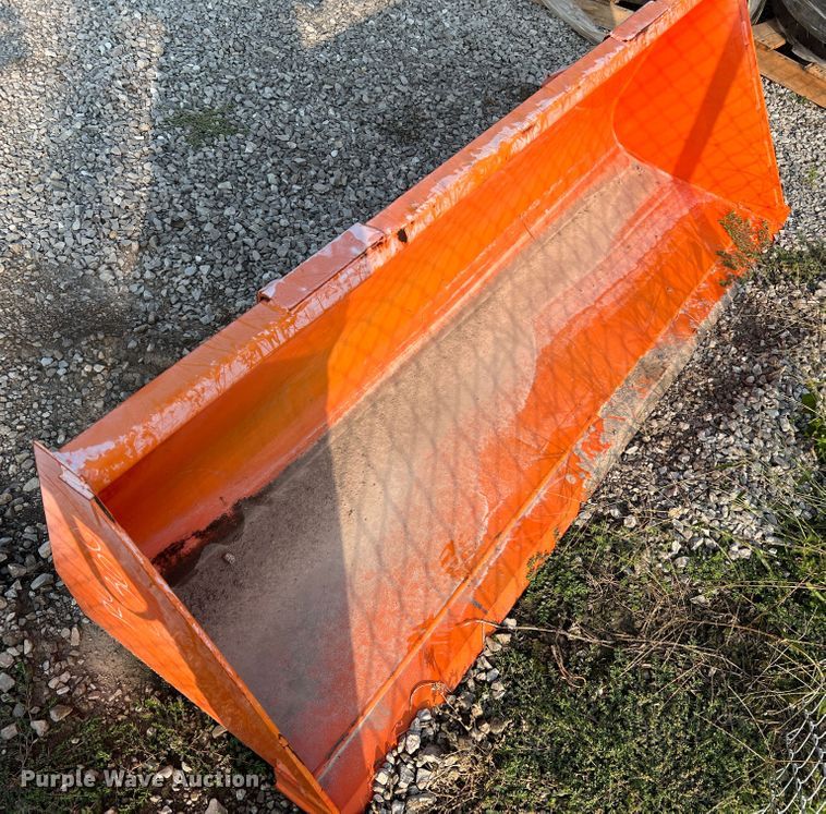 image for item MR9880 Kubota M1816E  bucket