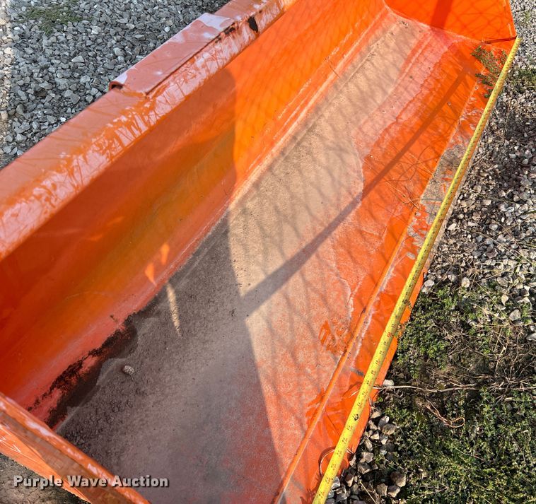 image for item MR9880 Kubota M1816E  bucket