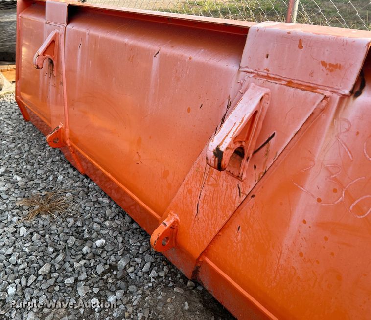 image for item MR9880 Kubota M1816E  bucket