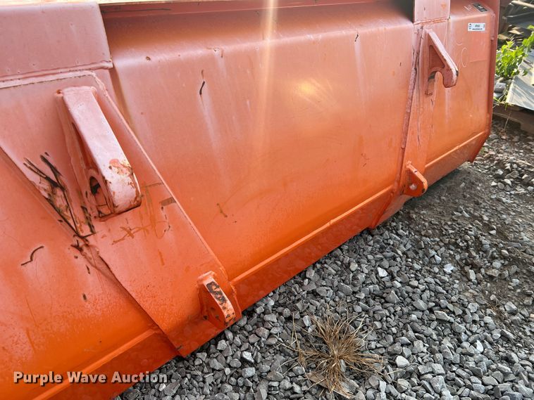 image for item MR9880 Kubota M1816E  bucket