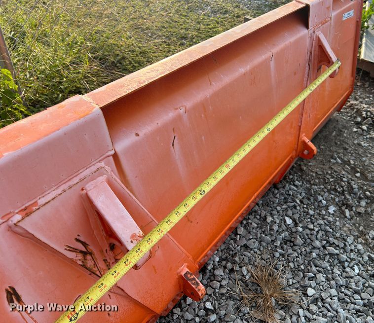 image for item MR9880 Kubota M1816E  bucket