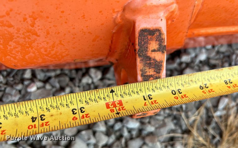 image for item MR9880 Kubota M1816E  bucket