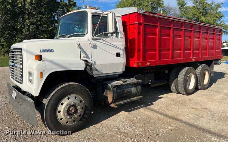 image for item MR9896 1992 Ford L9000  grain truck