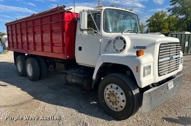 image for item MR9896 1992 Ford L9000  grain truck