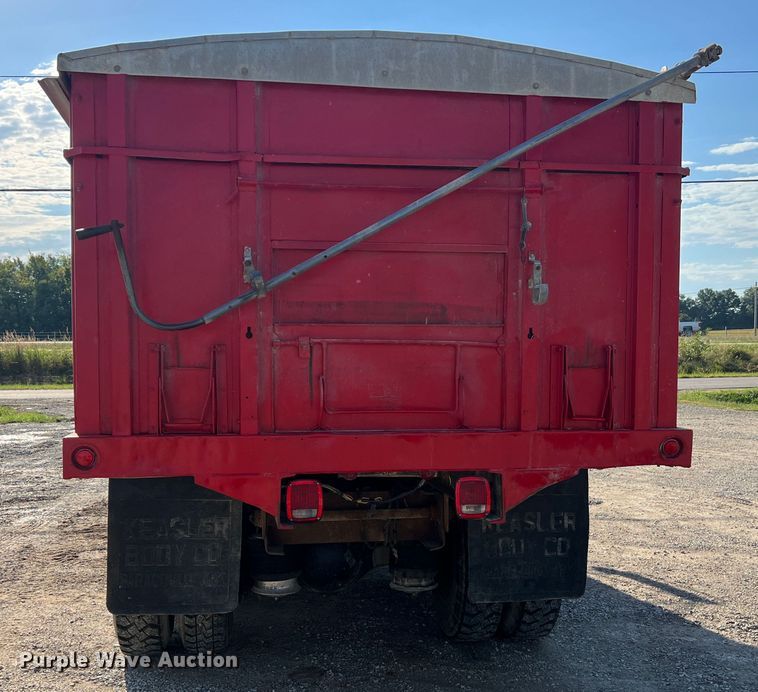 image for item MR9896 1992 Ford L9000  grain truck