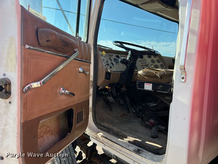 image for item MR9896 1992 Ford L9000  grain truck