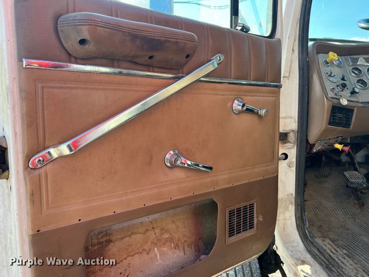 image for item MR9896 1992 Ford L9000  grain truck