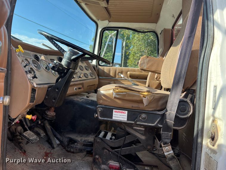 image for item MR9896 1992 Ford L9000  grain truck