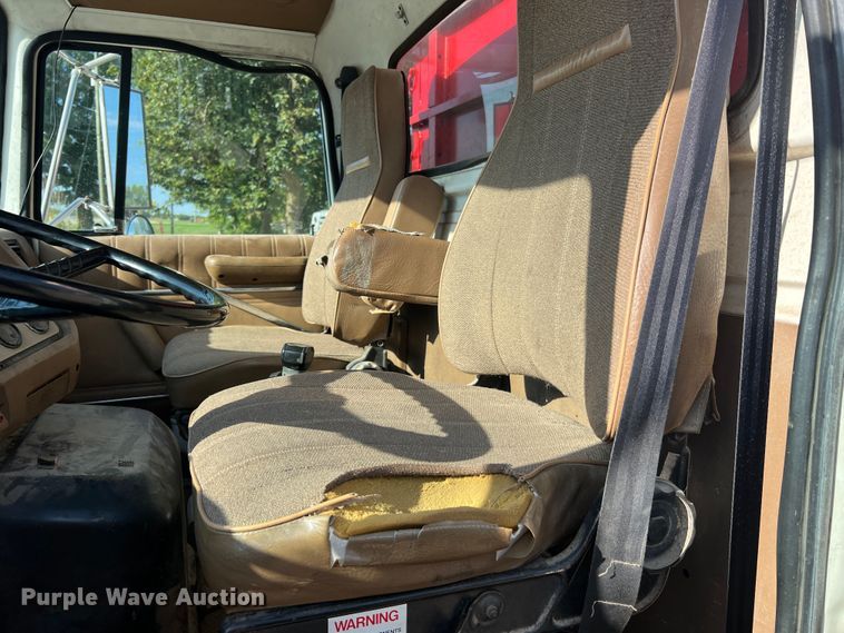 image for item MR9896 1992 Ford L9000  grain truck