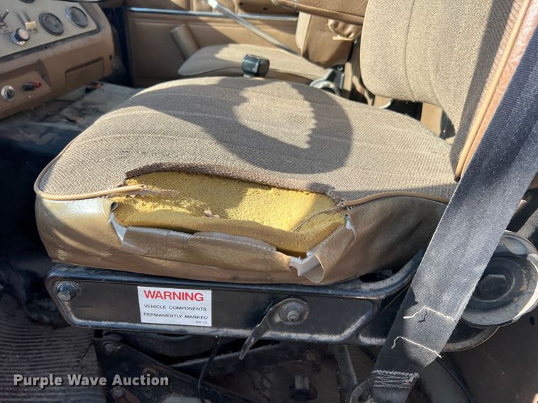 image for item MR9896 1992 Ford L9000  grain truck