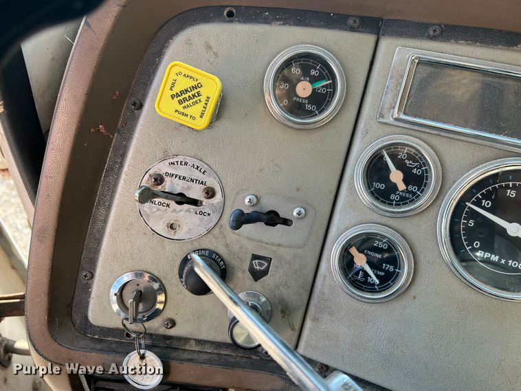 image for item MR9896 1992 Ford L9000  grain truck