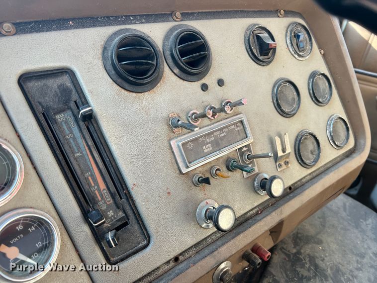 image for item MR9896 1992 Ford L9000  grain truck