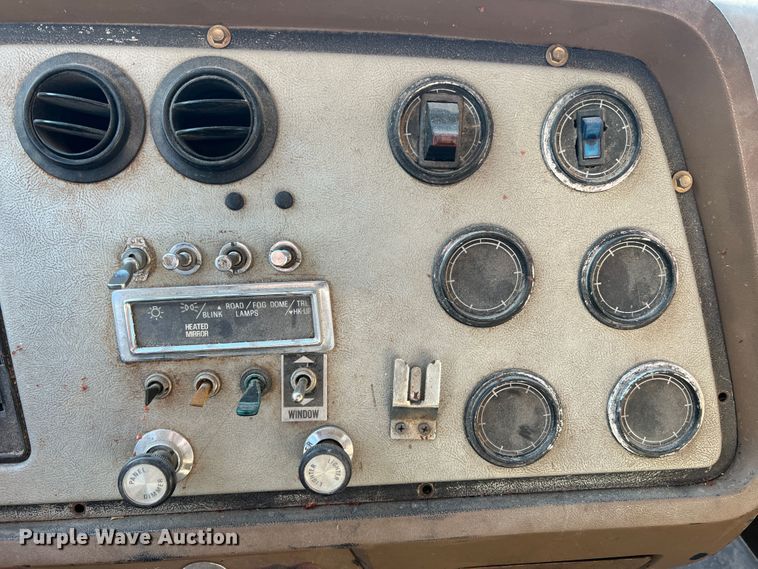 image for item MR9896 1992 Ford L9000  grain truck