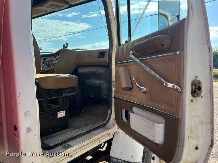 image for item MR9896 1992 Ford L9000  grain truck