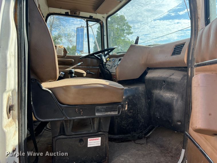 image for item MR9896 1992 Ford L9000  grain truck