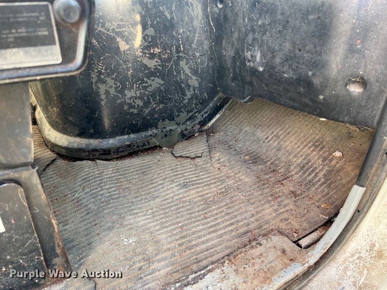 image for item MR9896 1992 Ford L9000  grain truck