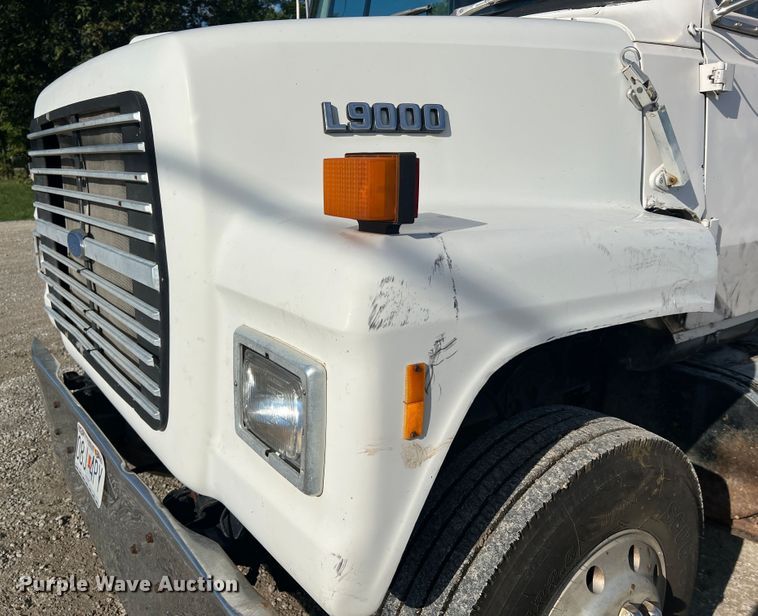 image for item MR9896 1992 Ford L9000  grain truck