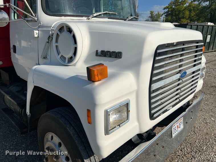 image for item MR9896 1992 Ford L9000  grain truck