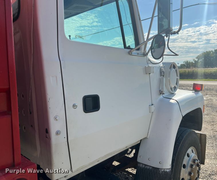 image for item MR9896 1992 Ford L9000  grain truck