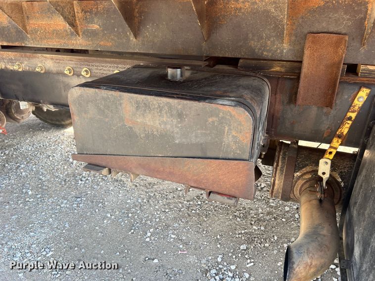 image for item MR9896 1992 Ford L9000  grain truck