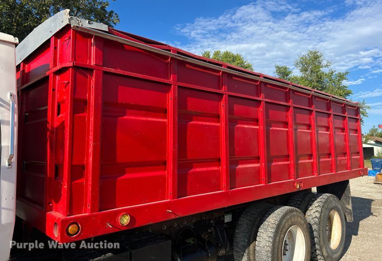 image for item MR9896 1992 Ford L9000  grain truck