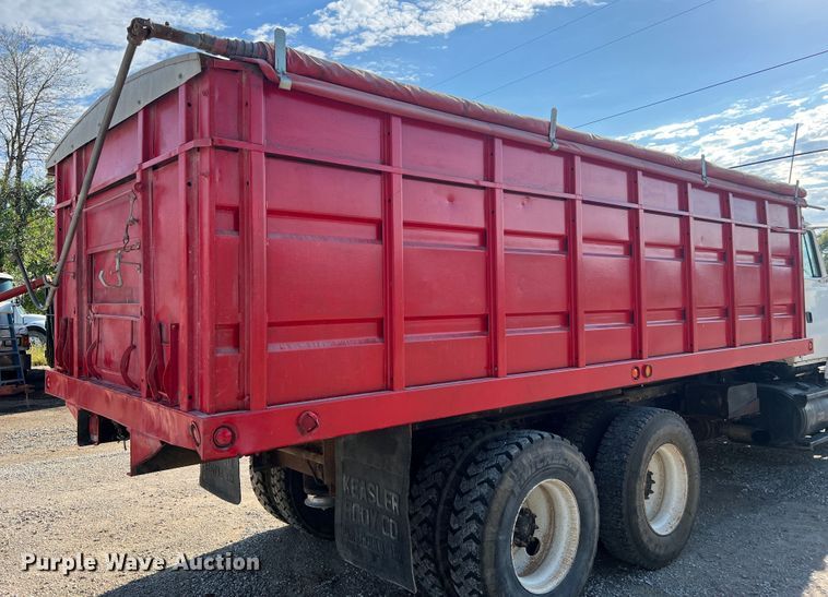 image for item MR9896 1992 Ford L9000  grain truck